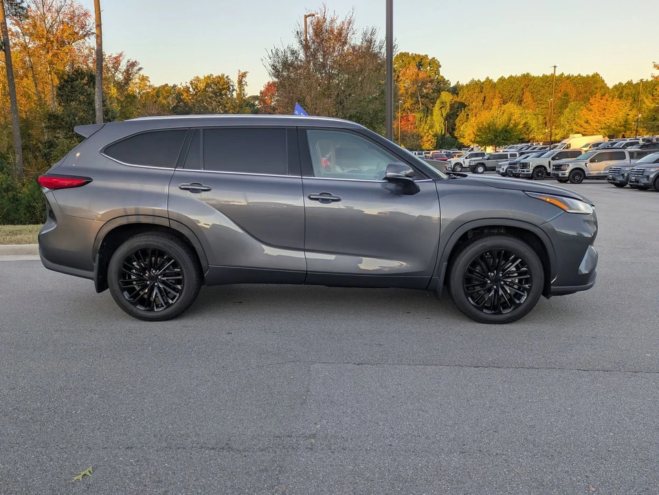 2023 Toyota Highlander - Image 3 of 21