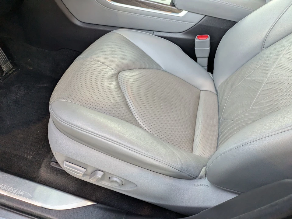 2023 Toyota Highlander - Image 13 of 21