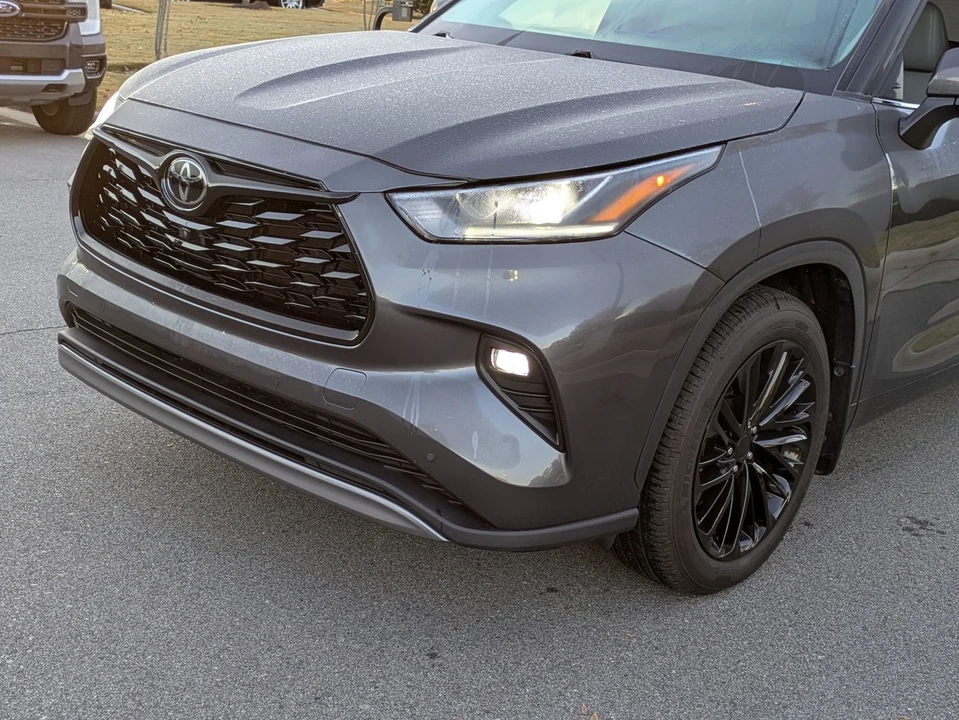 2023 Toyota Highlander - Image 10 of 21