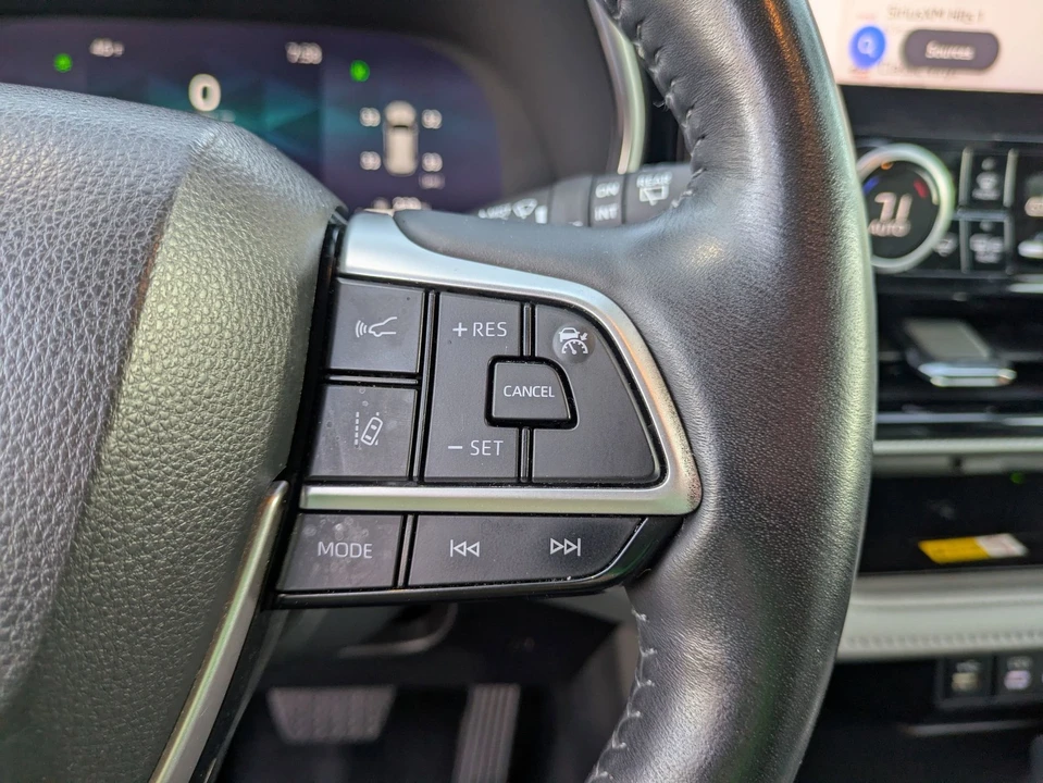 2023 Toyota Highlander - Image 19 of 21