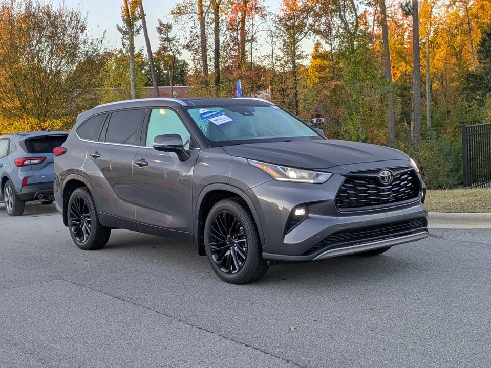 2023 Toyota Highlander - Image 2 of 21
