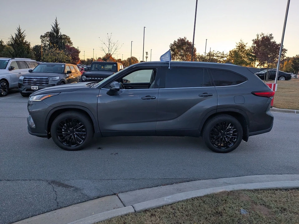 2023 Toyota Highlander - Image 7 of 21