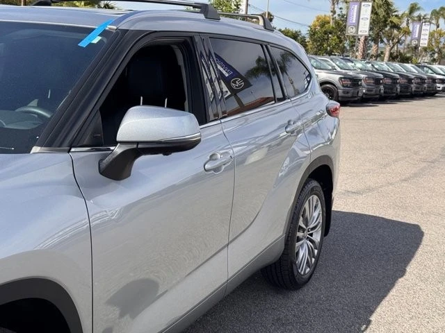 2023 Toyota Highlander - Image 9 of 21