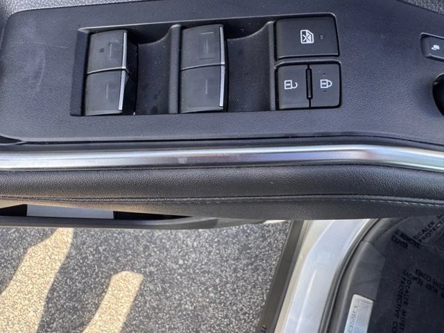 2023 Toyota Highlander - Image 17 of 21