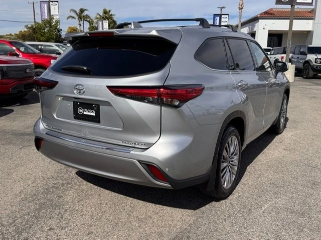 2023 Toyota Highlander - Image 12 of 21