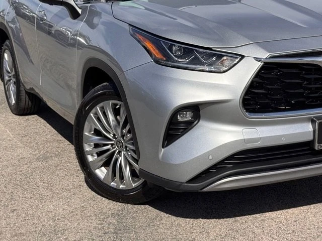 2023 Toyota Highlander - Image 4 of 21