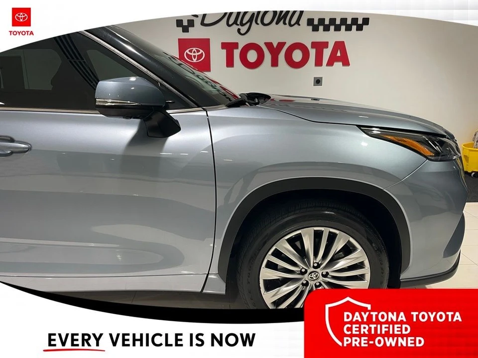 2023 Toyota Highlander - Image 7 of 12