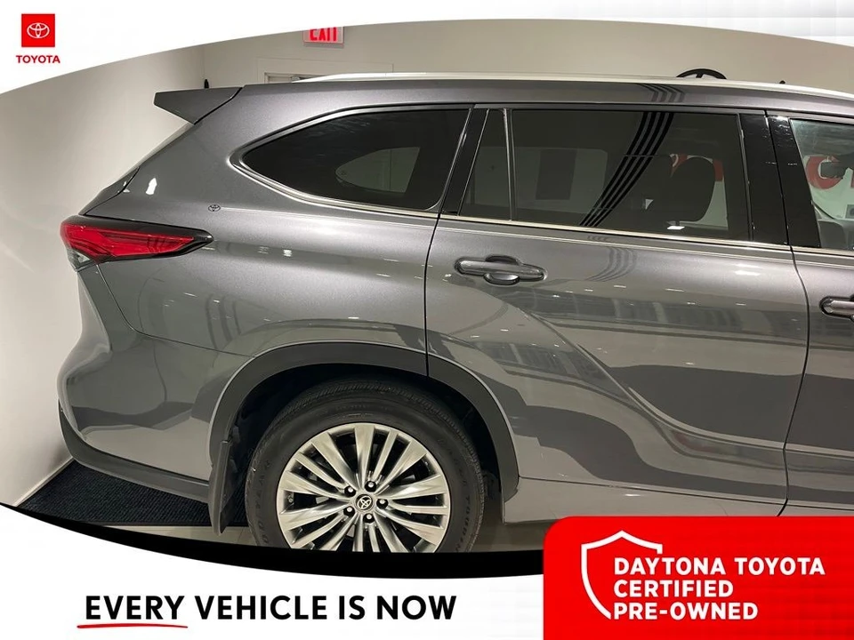 2023 Toyota Highlander - Image 9 of 10