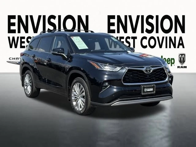 2023 Toyota Highlander - Image 2 of 12