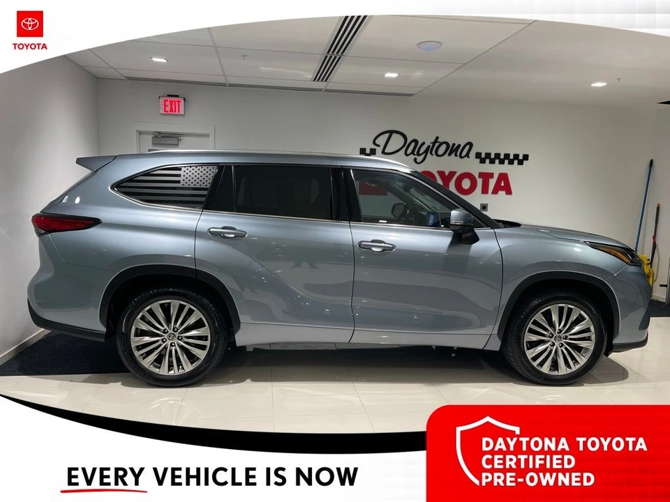 2023 Toyota Highlander - Image 4 of 12