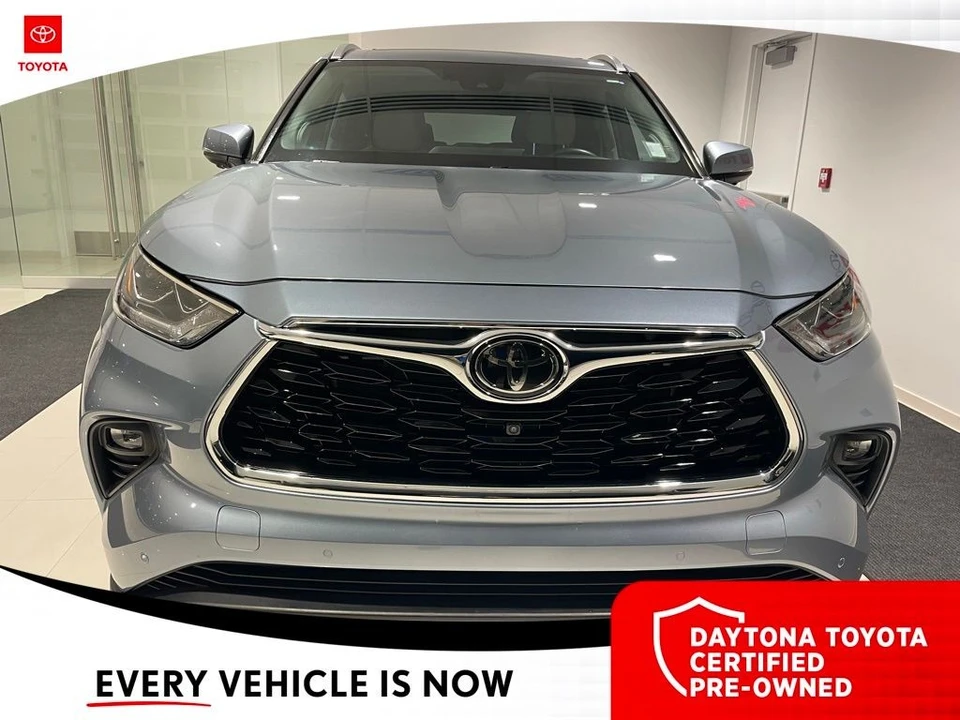2023 Toyota Highlander - Image 3 of 12
