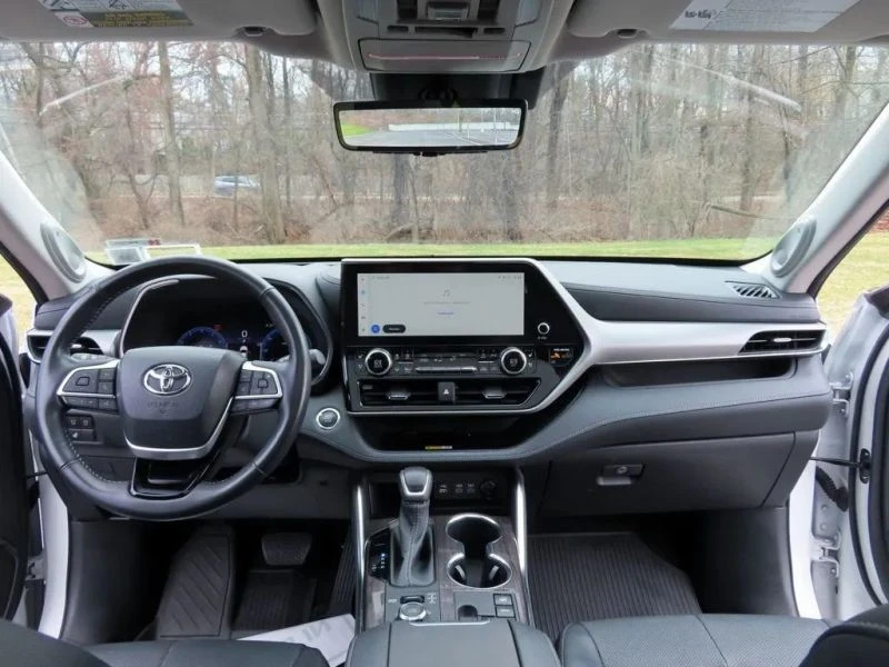 2023 Toyota Highlander - Image 7 of 12