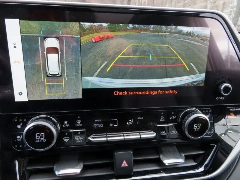 2023 Toyota Highlander - Image 8 of 12