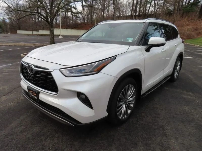 2023 Toyota Highlander - Image 4 of 12