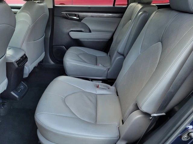 2023 Toyota Highlander - Image 10 of 12