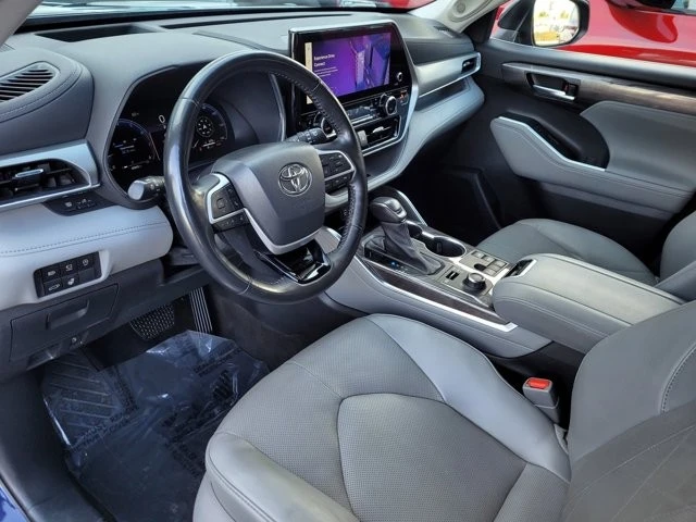 2023 Toyota Highlander - Image 7 of 12