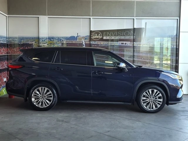 2023 Toyota Highlander - Image 4 of 12