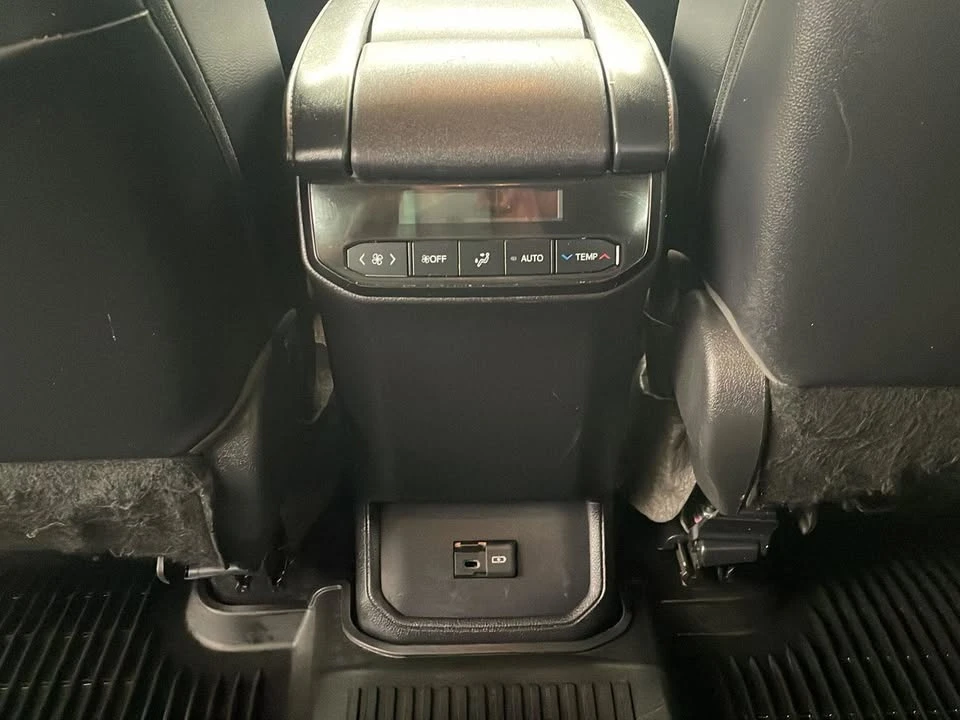 2023 Toyota Highlander - Image 9 of 16
