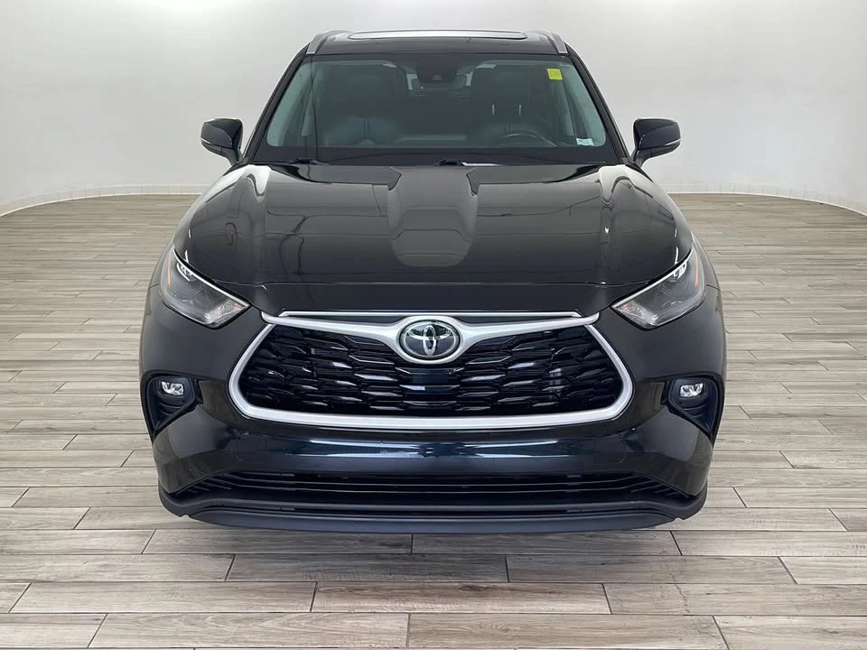 2023 Toyota Highlander - Image 2 of 16