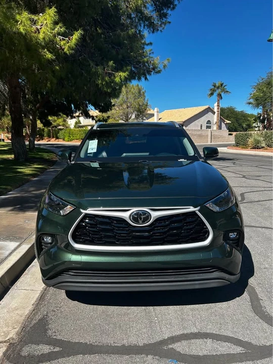 2023 Toyota Highlander - Image 2 of 5