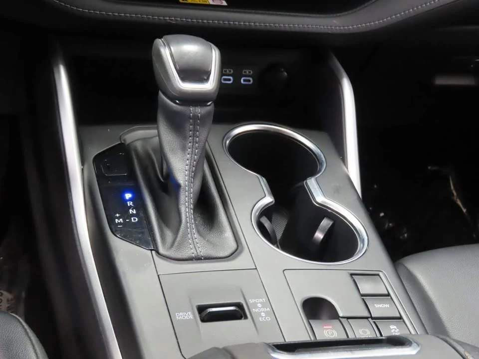 2023 Toyota Highlander - Image 9 of 13