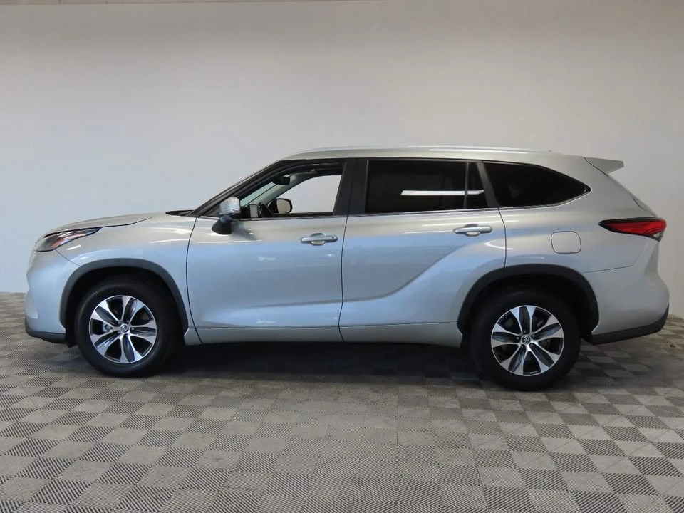 2023 Toyota Highlander - Image 4 of 13