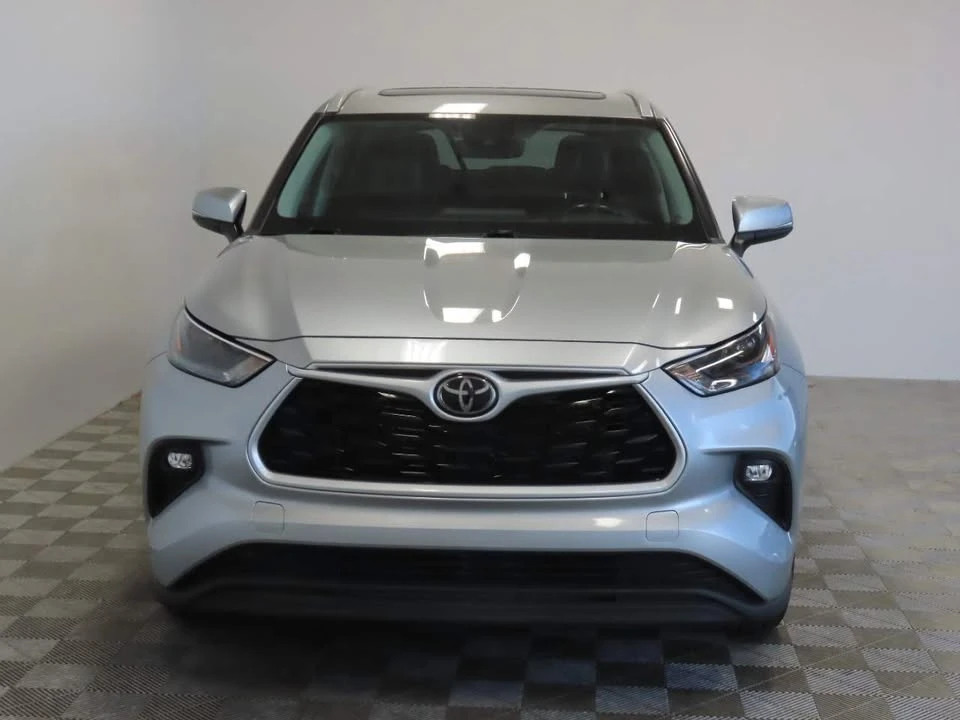 2023 Toyota Highlander - Image 2 of 13