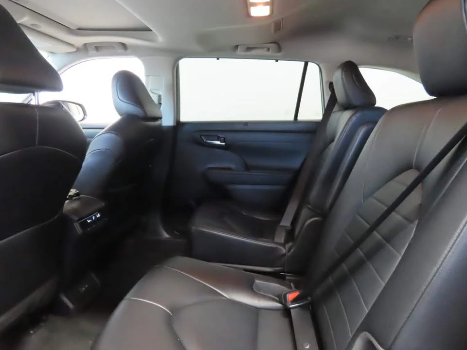 2023 Toyota Highlander - Image 12 of 13