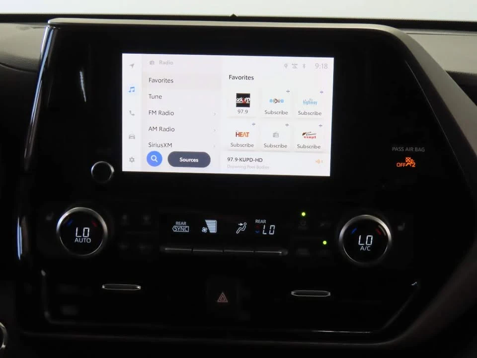 2023 Toyota Highlander - Image 10 of 13