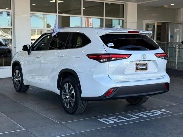 2023 Toyota Highlander - Image 9 of 12