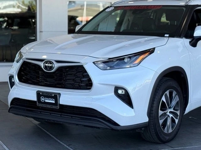 2023 Toyota Highlander - Image 3 of 12