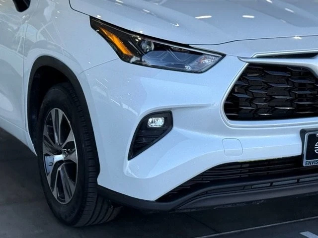 2023 Toyota Highlander - Image 8 of 12