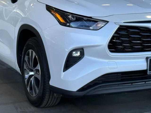 2023 Toyota Highlander - Image 8 of 12