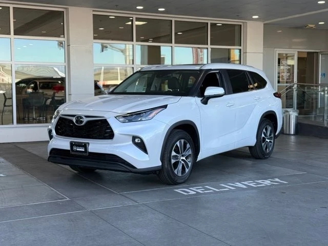 2023 Toyota Highlander - Image 2 of 12