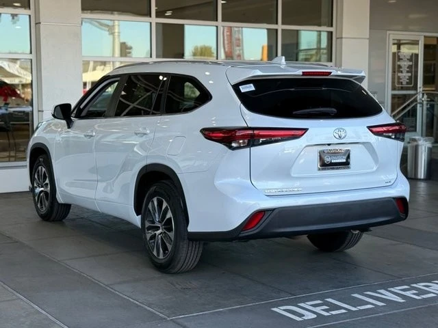 2023 Toyota Highlander - Image 9 of 12