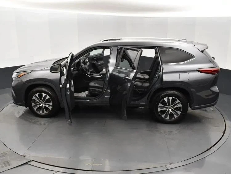 2023 Toyota Highlander - Image 7 of 12
