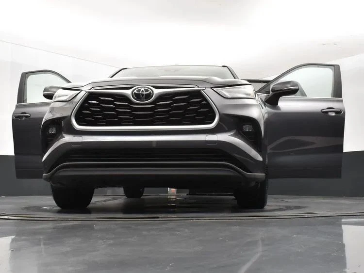 2023 Toyota Highlander - Image 11 of 12