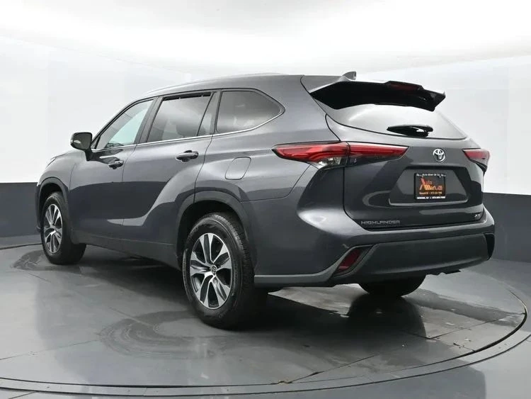 2023 Toyota Highlander - Image 9 of 12