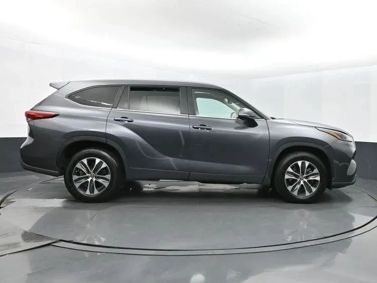 2023 Toyota Highlander - Image 4 of 12