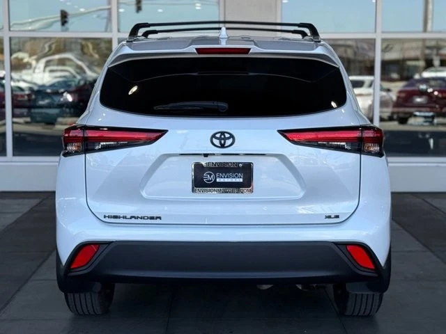 2023 Toyota Highlander - Image 11 of 12
