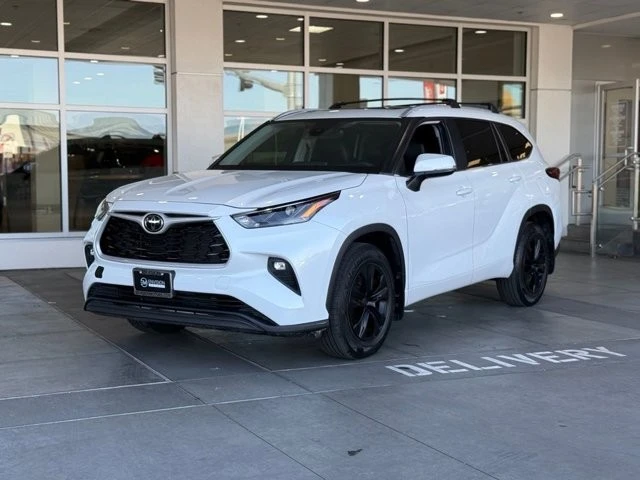 2023 Toyota Highlander - Image 2 of 12