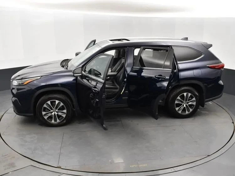 2023 Toyota Highlander - Image 7 of 12