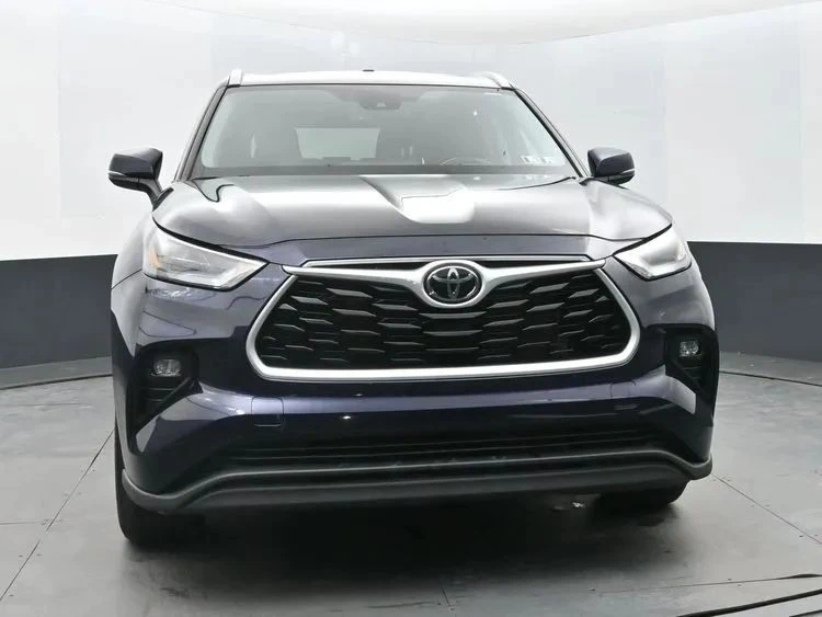 2023 Toyota Highlander - Image 3 of 12