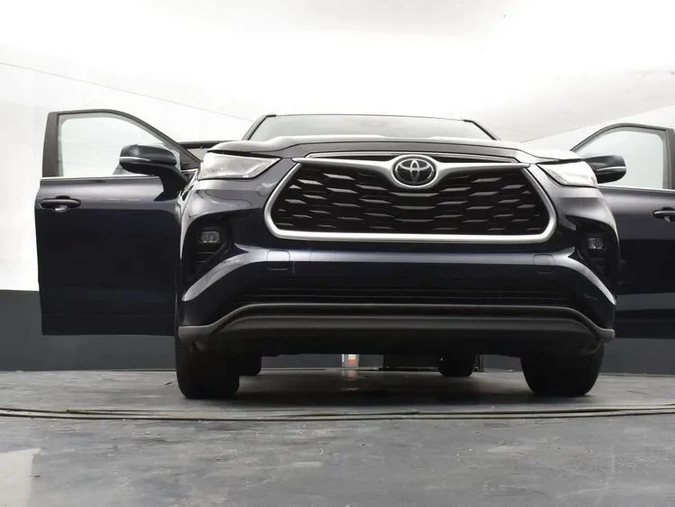 2023 Toyota Highlander - Image 11 of 12