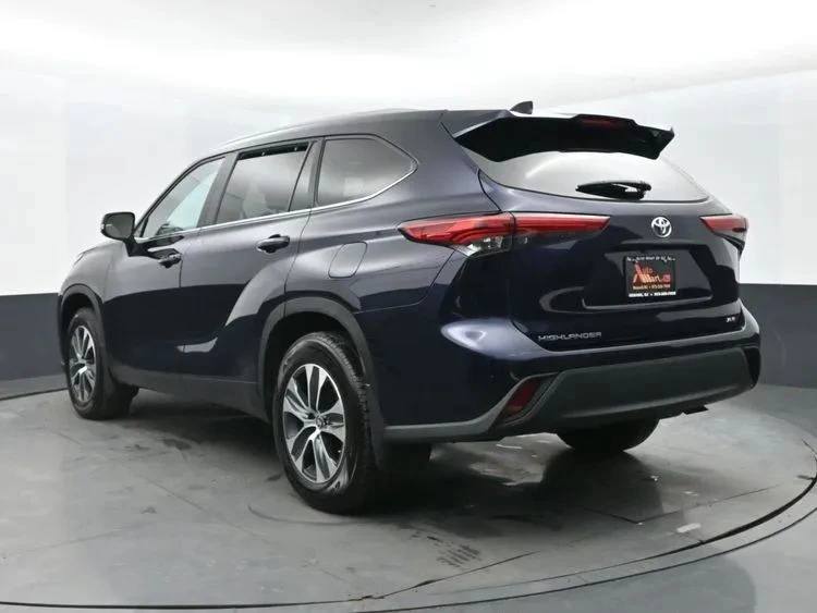 2023 Toyota Highlander - Image 9 of 12