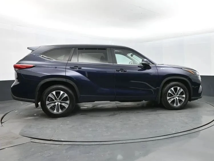 2023 Toyota Highlander - Image 4 of 12