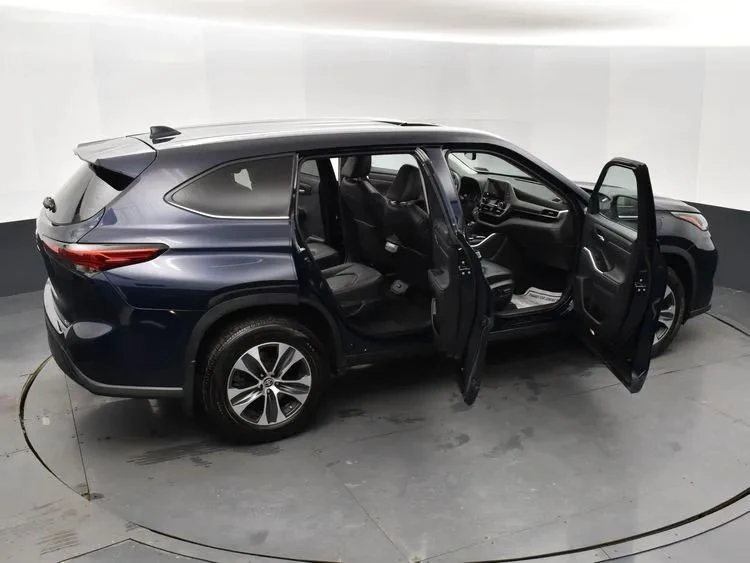 2023 Toyota Highlander - Image 6 of 12