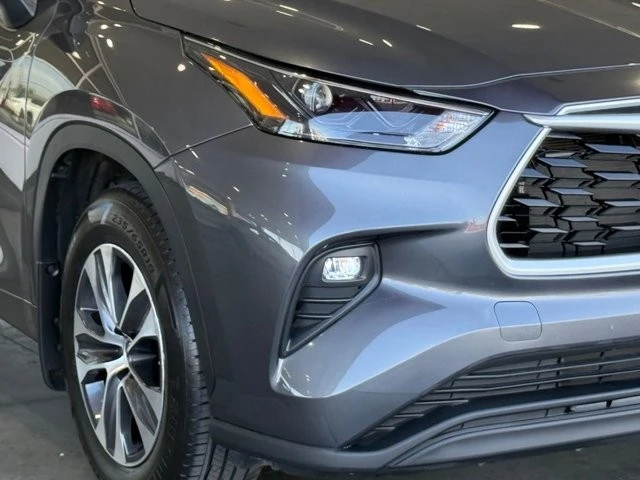 2023 Toyota Highlander - Image 8 of 21