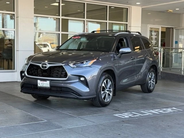 2023 Toyota Highlander - Image 2 of 21