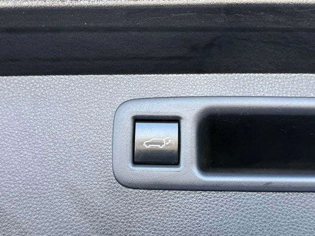 2023 Toyota Highlander - Image 16 of 21
